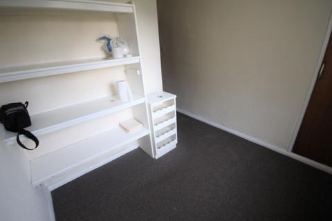 2 bedroom apartment to rent, Montagu Court, Leeds, West Yorkshire, LS8