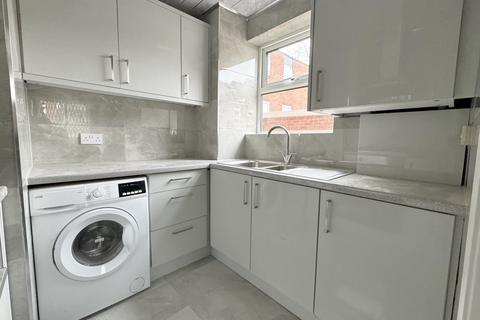 2 bedroom apartment to rent, Montagu Court, Leeds, West Yorkshire, LS8