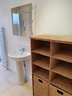 2 bedroom flat to rent, Stockton Road M21