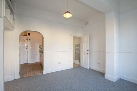 Studio to rent, Parkwood Road, Southbourne