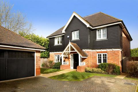 6 bedroom detached house to rent, Lord Reith Place, Beaconsfield, HP9