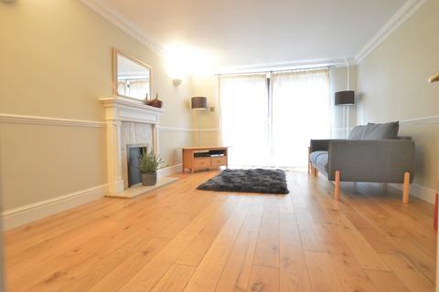 2 bedroom terraced house to rent, Tudor Court, Lower Cookham Road