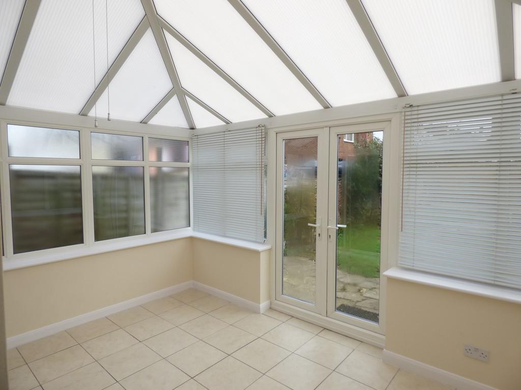 Adur Drive, ShorehambySea 3 bed terraced house £1,150 pcm (£265 pw)