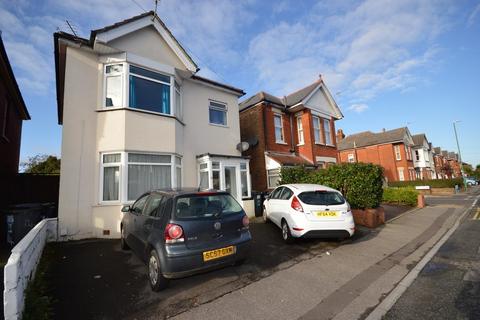 5 bedroom detached house to rent, Bengal Road, Winton