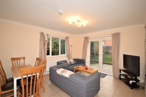 5 bedroom detached house to rent, Bengal Road, Winton