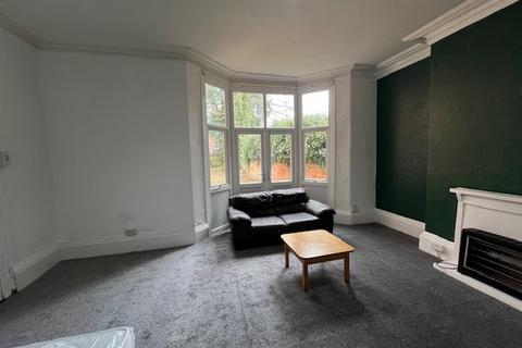 Studio to rent, Strensham Hill, Moseley