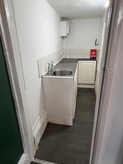 Studio to rent, Strensham Hill, Moseley