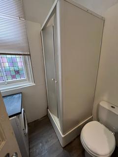 Studio to rent, Strensham Hill, Moseley
