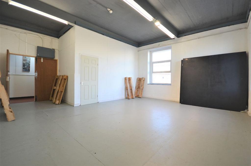 Park Royal London Warehouse To Rent 800 Pcm 185 Pw 