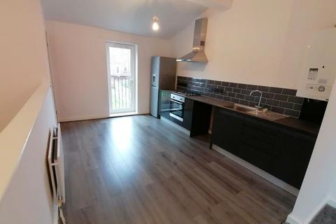 2 bedroom maisonette to rent, Old Chester Road, Birkenhead