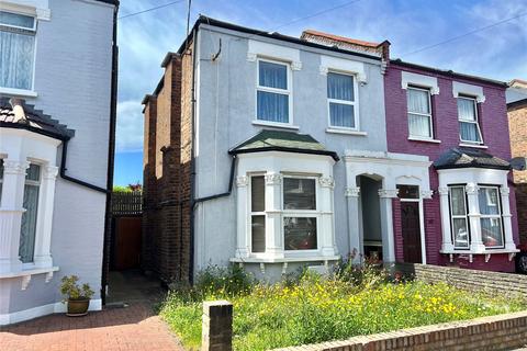 2 bedroom apartment for sale, Westbury Road, Bounds Green, London, N11