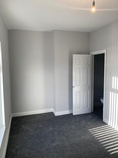 1 bedroom in a house share to rent, Throstlenest Avenue, Wigan