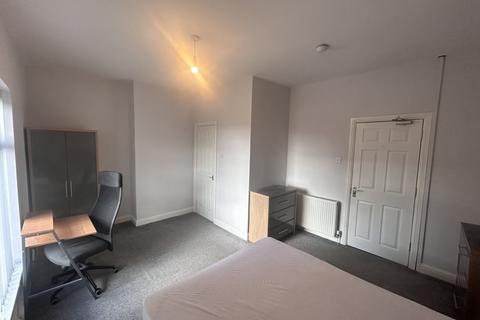 1 bedroom in a house share to rent, Throstlenest Avenue, Wigan