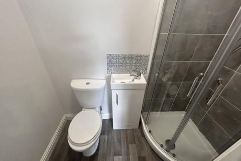 1 bedroom in a house share to rent, Throstlenest Avenue, Wigan