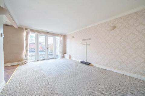 3 bedroom end of terrace house to rent, Alford Road,  High Wycombe,  HP12