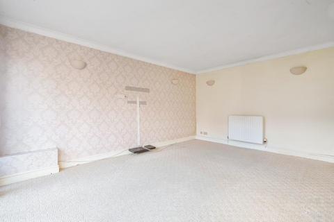 3 bedroom end of terrace house to rent, Alford Road,  High Wycombe,  HP12