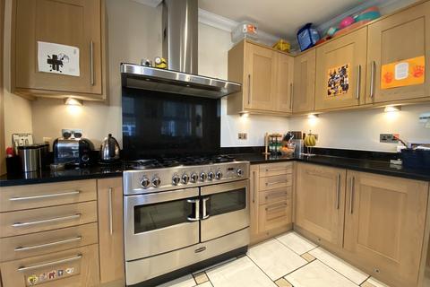 4 bedroom semi-detached house to rent, Albury Road, Merstham, Redhill, RH1