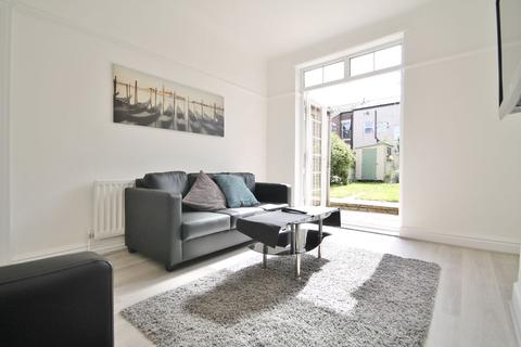 4 bedroom terraced house to rent - Whitland Rd, Kensington
