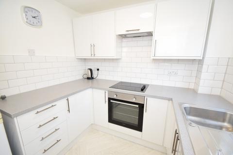 2 bedroom flat to rent, Locks Heath