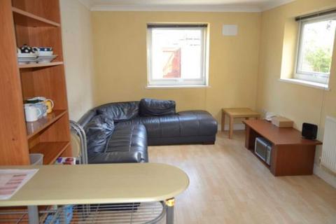 4 bedroom flat to rent, Ruthin Gardens, Cardiff