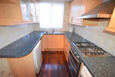 3 bedroom semi-detached house to rent, Armytage Road - TW5