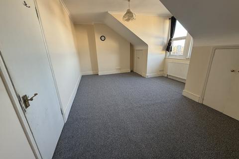 2 bedroom flat to rent, 18-20 Friern Barnet Road, London N11