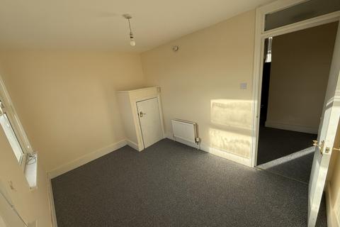 2 bedroom flat to rent, 18-20 Friern Barnet Road, London N11