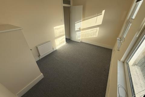 2 bedroom flat to rent, 18-20 Friern Barnet Road, London N11