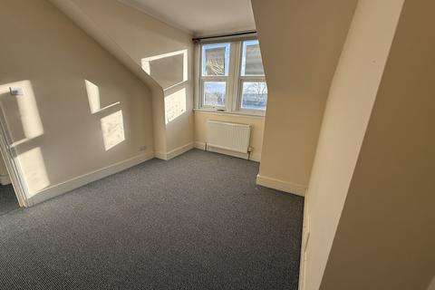 2 bedroom flat to rent, 18-20 Friern Barnet Road, London N11