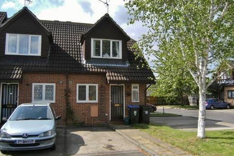 2 bedroom end of terrace house to rent, Priestly Gardens, Woking, Surrey, GU22