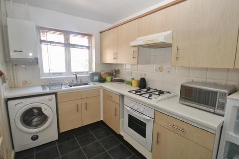 2 bedroom end of terrace house to rent, Priestly Gardens, Woking, Surrey, GU22