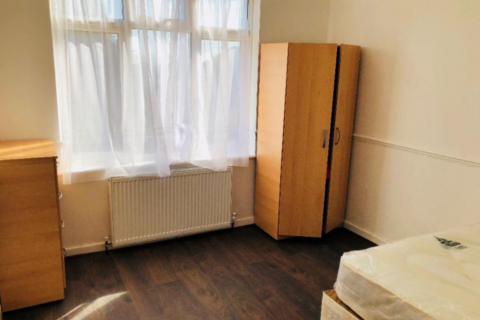 1 bedroom in a house share to rent - Craven Gardens IG6