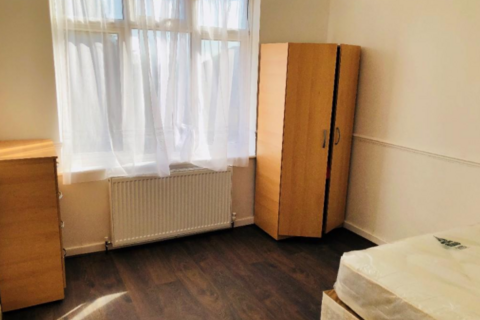 1 bedroom in a house share to rent, Craven Gardens IG6