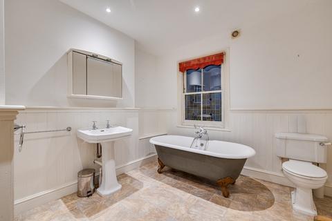 2 bedroom maisonette to rent, Filmer Road, London