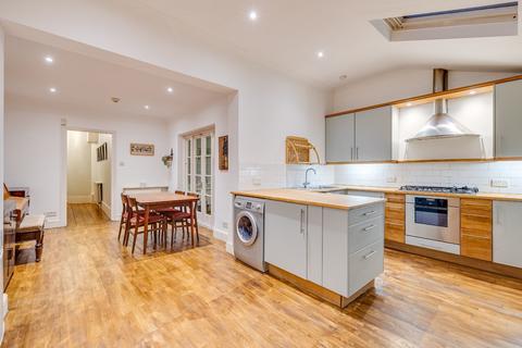 2 bedroom maisonette to rent, Filmer Road, London