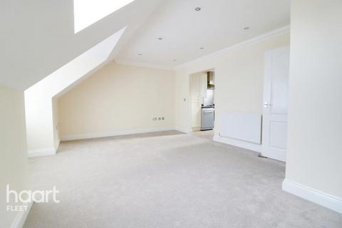 2 bedroom apartment to rent, Connaught Road, FLEET