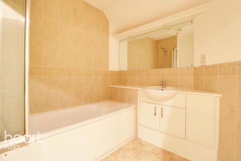 2 bedroom apartment to rent, Connaught Road, FLEET