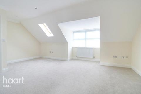 2 bedroom apartment to rent, Connaught Road, FLEET