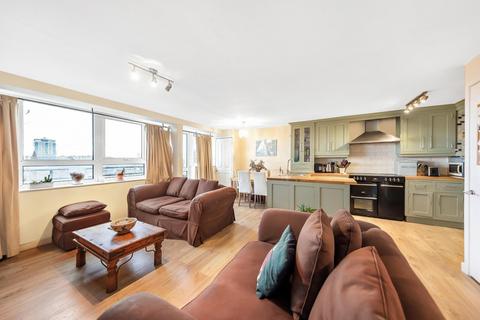 3 bedroom flat to rent, Goulden House, SW11