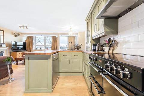 3 bedroom flat to rent, Goulden House, SW11
