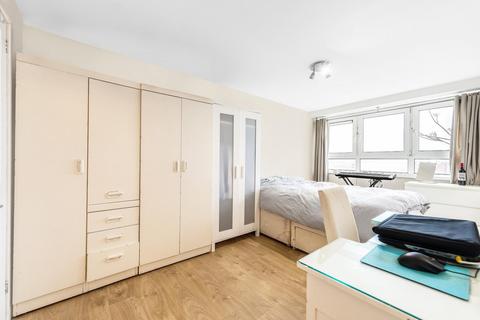 3 bedroom flat to rent, Goulden House, SW11