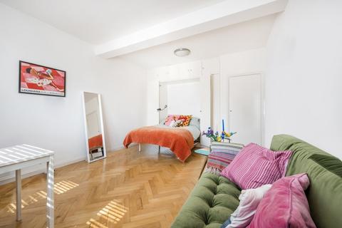 Studio to rent, Northwick Terrace, St John's Wood, NW8