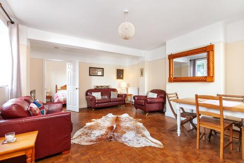 1 bedroom ground floor flat to rent, 22a Clifton Road