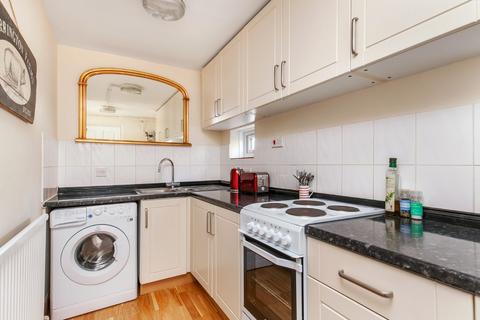 1 bedroom ground floor flat to rent, 22a Clifton Road