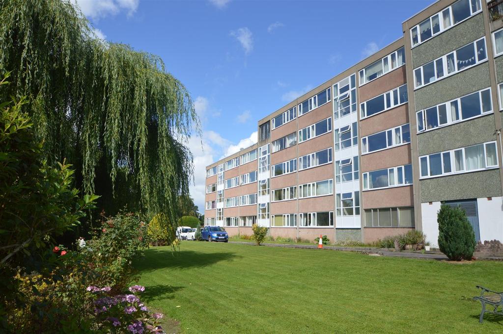 64 Coton Manor, Berwick Road, Shrewsbury, SY1 2LY 1 bed apartment £70,000