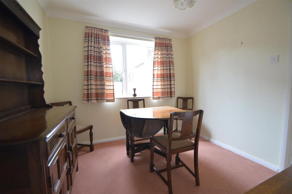 29 Massey Crescent, Harlescott, Shrewsbury, SY1 3QB 3 bed semidetached