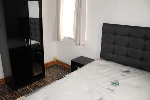2 bedroom flat to rent - Flat C, 124 Littleton Road, Salford