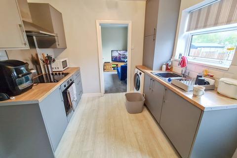 3 bedroom mews to rent, Whitfield Avenue, Glossop SK13