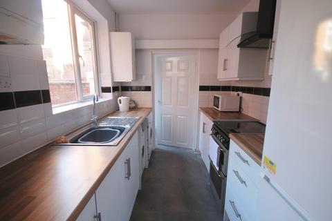 4 bedroom terraced house to rent - Avenue Road Extension, Clarendon Park, Leicester LE2