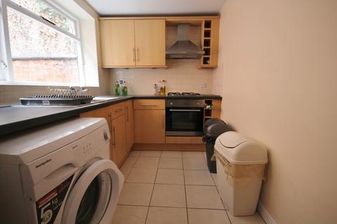 3 bedroom end of terrace house to rent, Edward Road, Clarendon Park, Leicester LE2